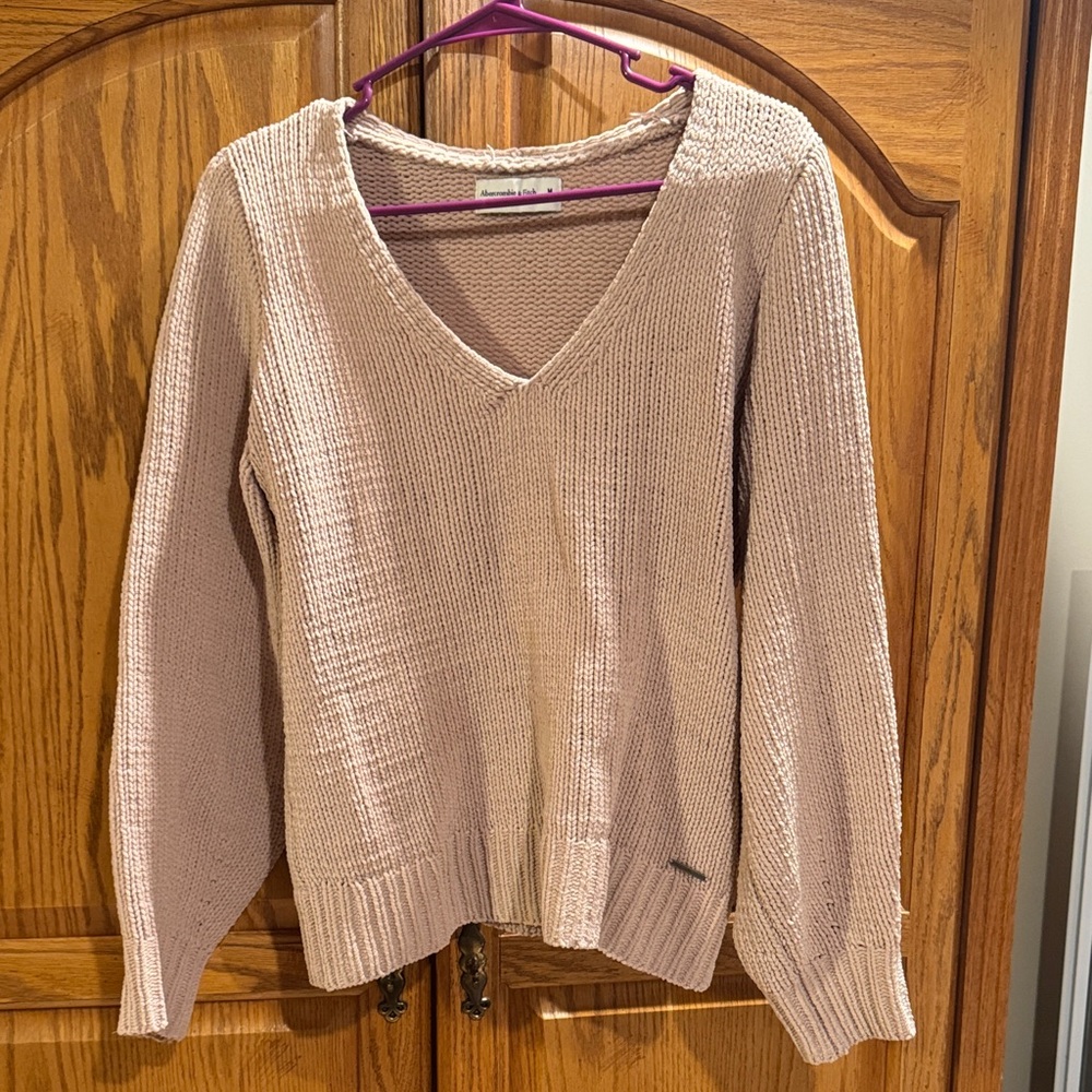 Abercrombie and Fitch Women's V-Neck Sweater - Blush